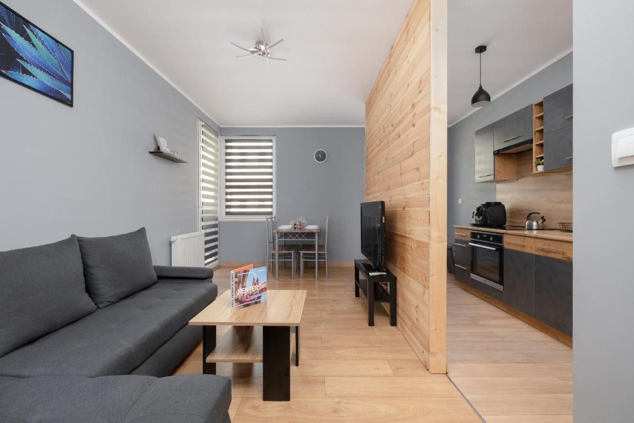 Osiedle Avia Family Apartment In Krakow With Balcony By Noclegi Renters Esterno foto