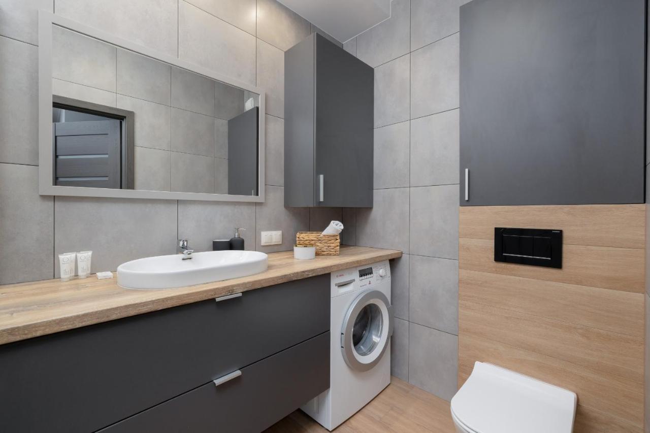 Osiedle Avia Family Apartment In Krakow With Balcony By Noclegi Renters Esterno foto